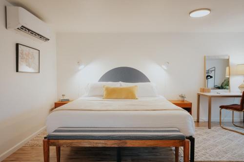 Gold Hill House | Waterfront River Apartments