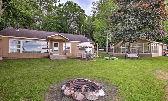 Le Roy House | Waterfront Rose Lake Cabin with Fire Pit, Dock, Boats