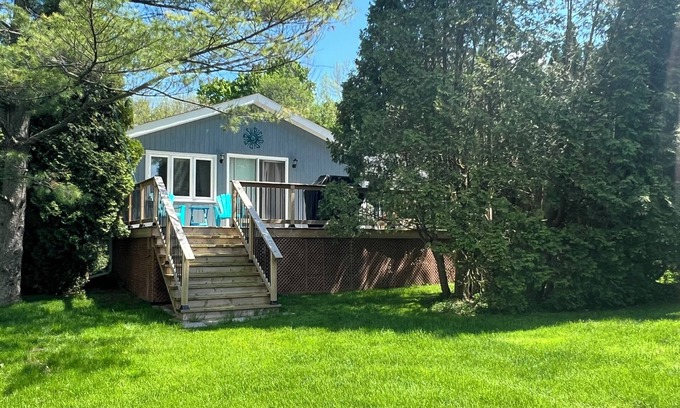 South Stormont House | WATERFRONT Seaside Bungalow. Amazing views on Island 17, Long Sault.