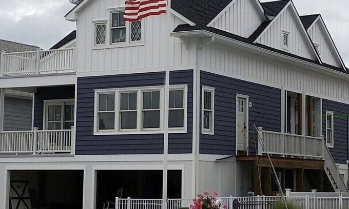 Normandy Beach House | Waterfront Starfish Cottage with private pool!
