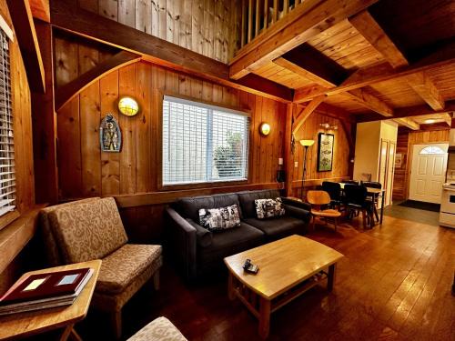 Ucluelet House | Waterfront Timber Frame Cottage!