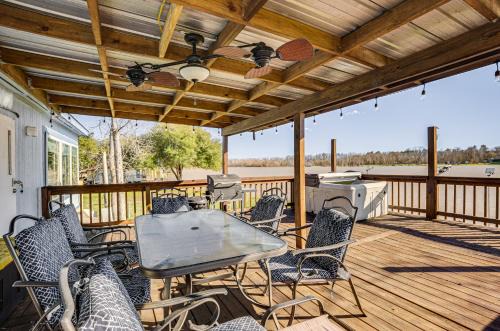 Trinity House | Waterfront Trinity Vacation Rental with Hot Tub!