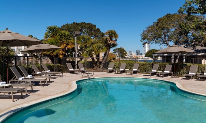 Lincoln Acres Apartment | Waterfront w/Heated Pool & FREE PKG