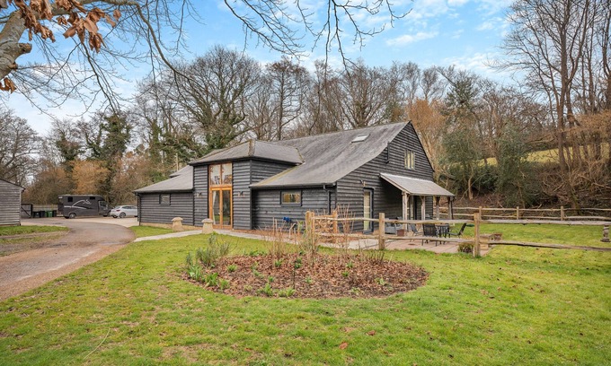 Ewhurst Green House | Watermans Vineyard Barn