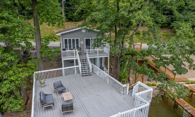 Lake Lure House | Waters Edge Hideaway Lakefront Pet Friendly