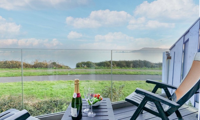 Wyke Regis Cottage | WATERS EDGE, pet friendly, with a garden in Wyke Regis