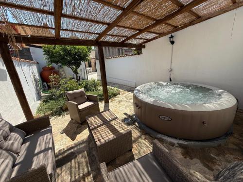 Cabras Apartment | Way to the sea - Home with garden & hot tub