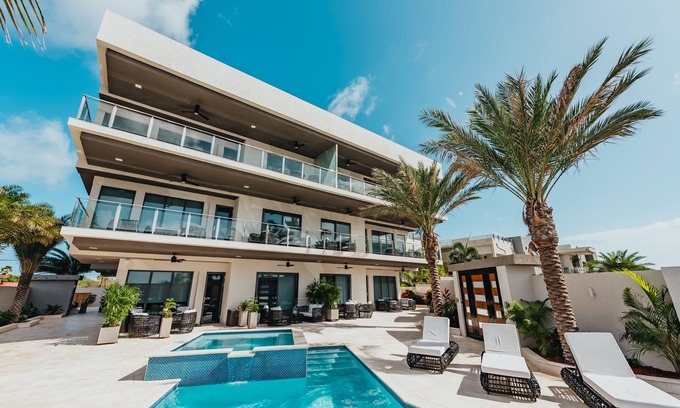 Boroncana Apartment | Waykiri Unit C-02 Luxurious New Apartment, Noord