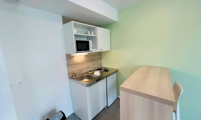 Barbatre Apartment | We Live In R - Suite 203