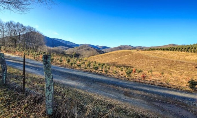 Boone Cabin | Weddings, Reunions, Corporate Retreats Sleeps 48 - up to 80 for Events
