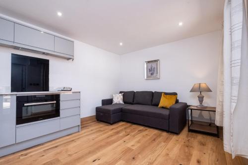 Pettistree Apartment | Weeping Willow - Three Tuns Apartments, Pettistree, Wickham Market - by Aldeburgh Coastal Cottages