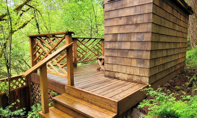 Kalama Bed & Breakfast | Welch Cabin - A License to Chill