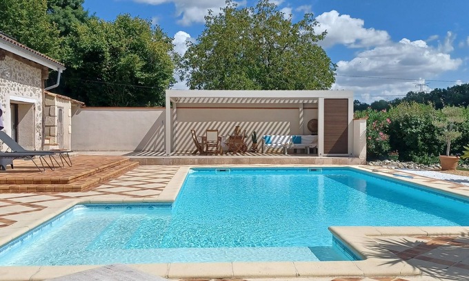 Montagnac-sur-Auvignon House | Welcome to the cottage of the pebble.