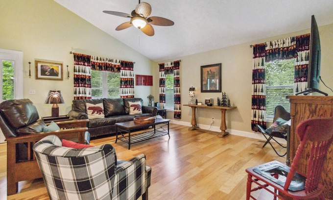 Sloans Valley Cabin | Welcome to “A Beary-Nice Cabin” – A Cozy Getaway in Lake Cumberland Resort