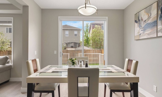 Airdrie House | WELCOME TO A MAGNIFICENT HOME IN AIRDRIE