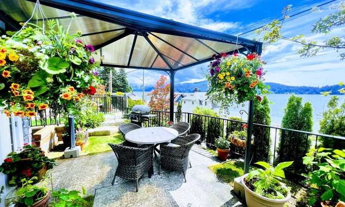 Granthams Landing Bed & Breakfast | Welcome to Bill's Landing Luxury Suite w/Hot Tub