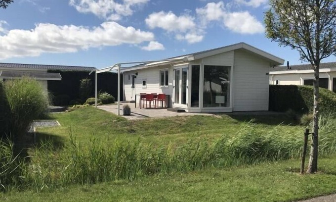 Breskens House | "Welcome to Chalet Huis Joschi: your dream vacation by the North Sea!"