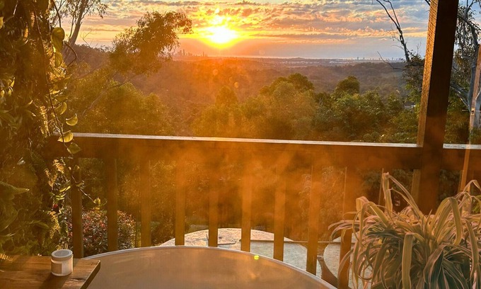 Mudgeeraba Cabin | Welcome to Cockatoo Cabin at Nebesa Nature Retreat