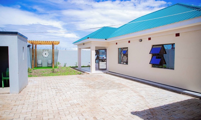 Lilongwe Apartment | Welcome to Comfy 2bedroom Apartment where privacy and security are our priority.