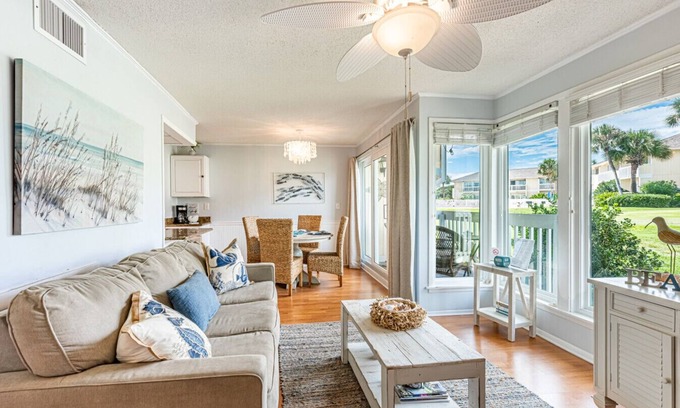 Holiday Isle Condo | Welcome to Kitzi’s Corner – Pet-Friendly 1BR Retreat with FREE Beach Service!