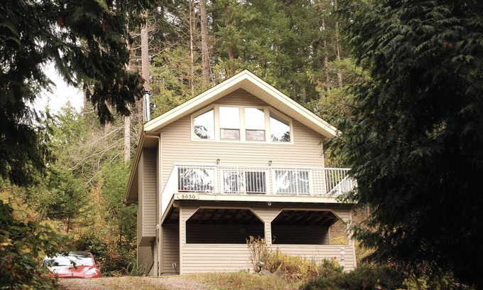Halfmoon Bay Cottage | Welcome to our family cottage located in nature with a short walk to the beach.