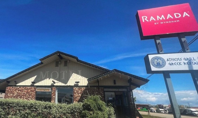 Dawson Creek Hotel | Welcome to our hotel, where simplicity is elevated to comfort.