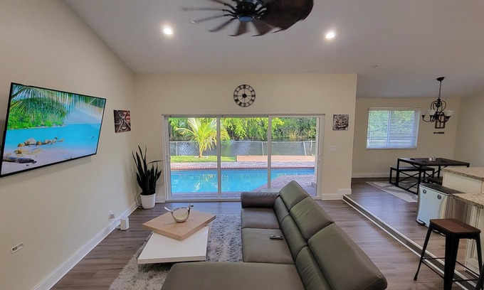 Sunrise House | WELCOME TO OUR POOL HOUSE AND COZY STAY FOR A PERFECT FAMILY VACATION IN FLORIDA