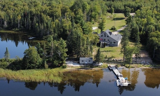 Nipissing House | π‘ Welcome to our Private Oasis: Spectacular 5-Bedroom Sandy Waterfront Home πποΈ