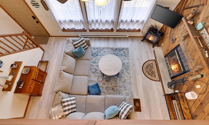 Wallenpaupauk Lake Estates Ski Chalet | Welcome to the Cougar Den Near Beaver Lake Dog Friendly!