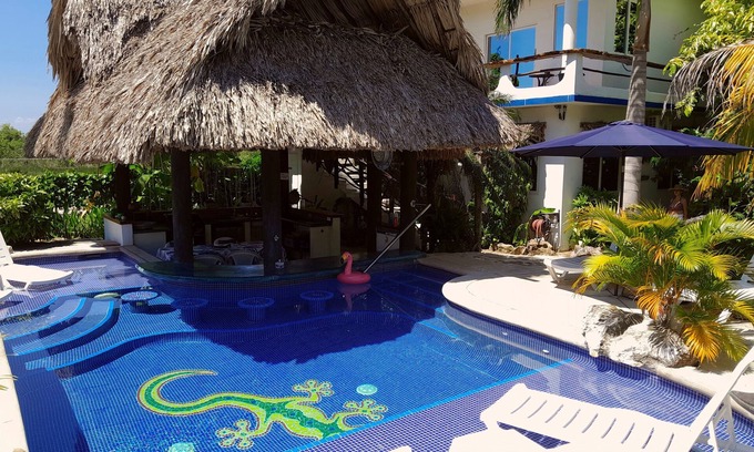 Lake Gardens House | Welcome To The GECKO BUNGALOW! Stunning POOL FREE Int'l Airport Shuttle!