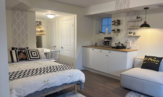 Vaughan House | Welcome to the heart of Vaughan City, where you can enjoy Wonderland and more.