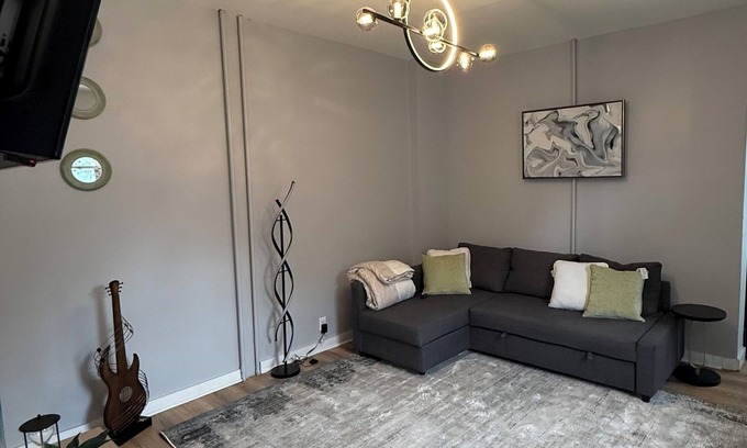 Trenton Apartment | Welcome to the Home Away From Home- 2 Bed 1Bath