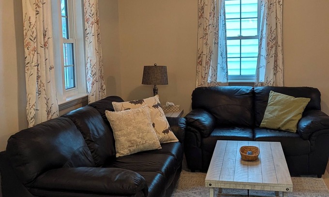 Neustadt House | Welcome to the Neustadt Nest with 2-bedrooms, AC, WiFi & Laundry!