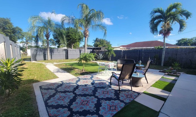 West Palm Beach House | Welcome to the Oasis, a place of refuge and tranquility.