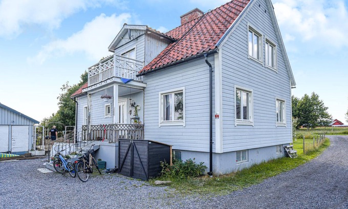 Vara House | Welcome to this beautiful family house with garden and spacious terrace.