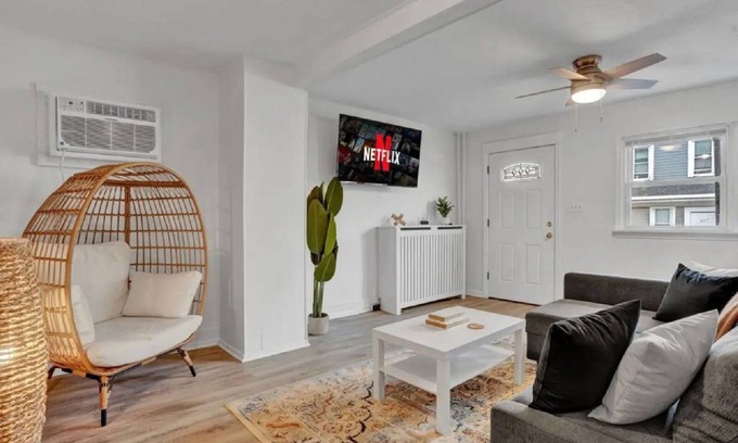 Easton House | Welcome to this charming townhouse located in the heart of Easton, Pennsylvania!