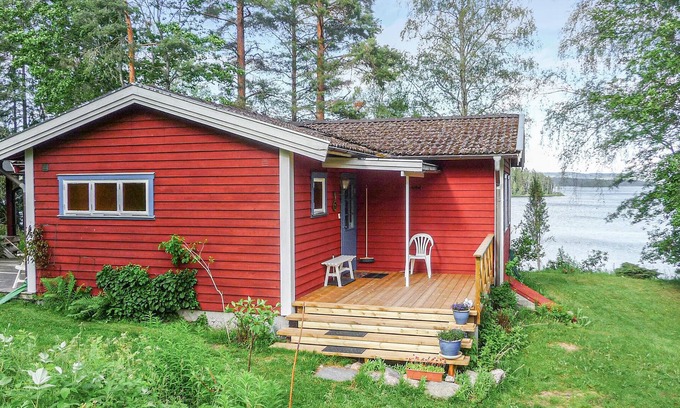 Klassbol House | Welcome to Torpsand in Klässbol, in this vacation home with panoramic view of lake Värmeln and priva