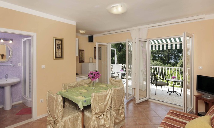 Zavala Apartment | Welcome to Villa Tamara! Luxury Apartments