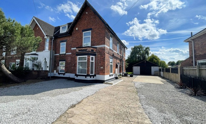 Goole House | Welcome to Winwood House - your home away from home!