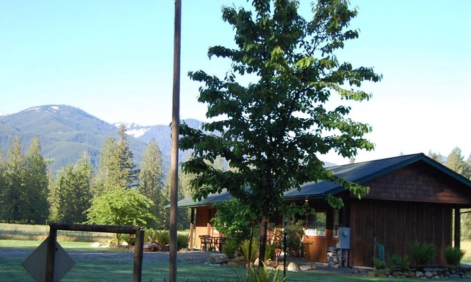 Concrete House | Welcome to your year-round mountain getaway and historic ranch in the foothills of the North Cascades!
