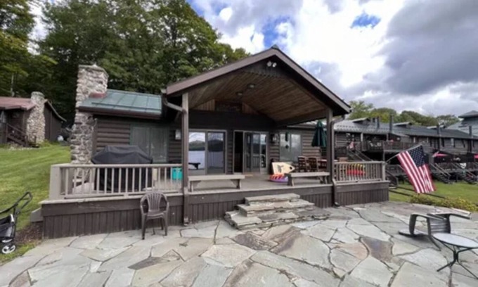 Old Forge House | Welcoming 2-bedroom house with WiFi in Old Forge