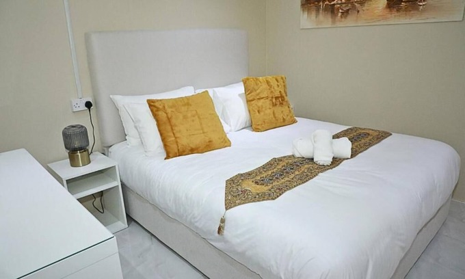 Dubai Bed & Breakfast | Welcoming Bed & Breakfast in Private Desert Camp Deluxe Room