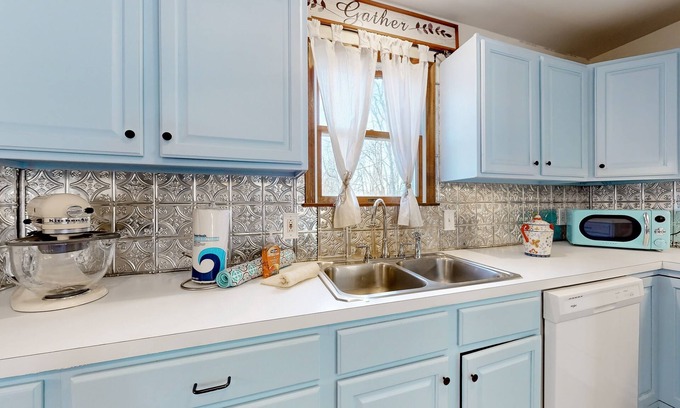 Jim Thorpe House | Welcoming home near the lake with pool, firepit, ice cream maker, toys, & W/D