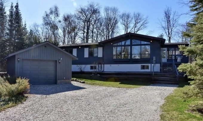 Tiny House | Welcoming Tiny ON cottage, close to the beach