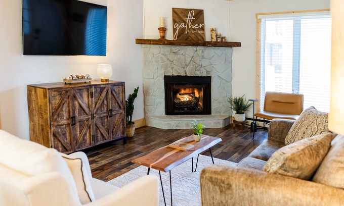 Blowing Rock Apartment | Well Stocked & Cozy, Downtown Condo, Walk to Main!
