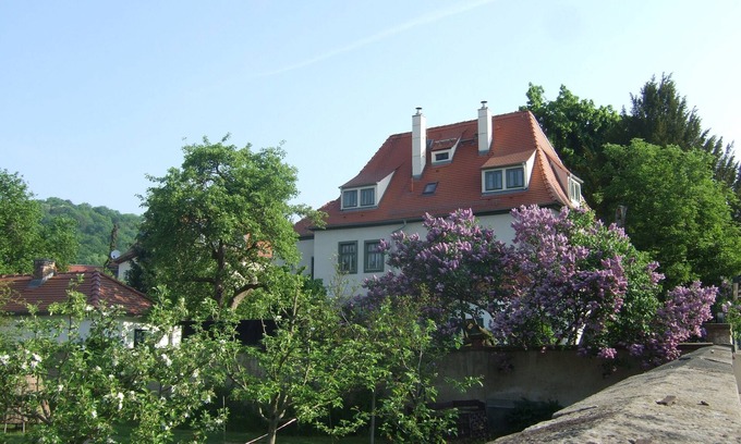 Oberloßnitz Apartment | Wellness at the monument - comfortable and romantic guest apartment Winzerhaus