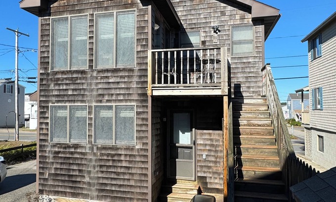Wells Beach House | Wells Beach- 4 bedrooms, 2 bath, sleeps 9 on Atlantic Ave - steps to beach