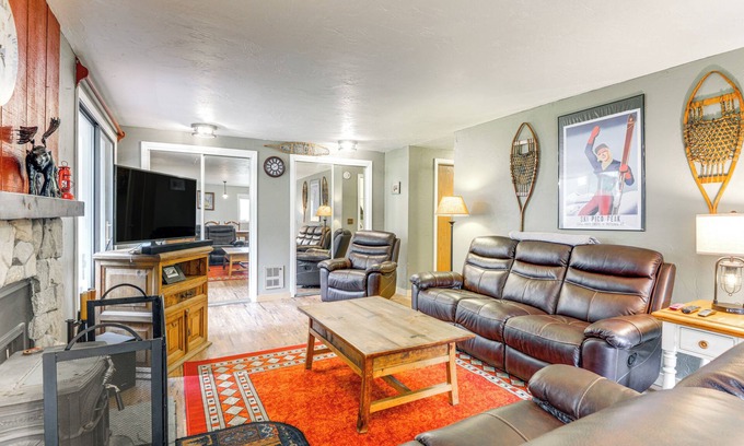 West Dover House | West Dover Townhome: Hot Tub, 2 Mi to Mount Snow!