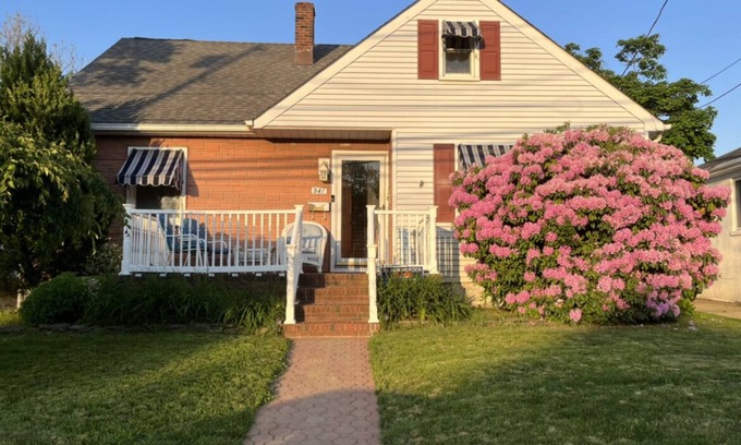 Long Branch Apartment | West End Beach House - 5 Minute Walk To The Beach
