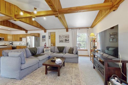 Donner Lake Woods House | West End Escape